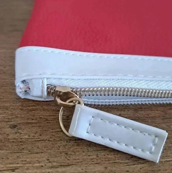 ❤️ Clarins Cosmetics Pouch Red and White Travel Bag Accessories Carrying Case - Picture 8 of 8